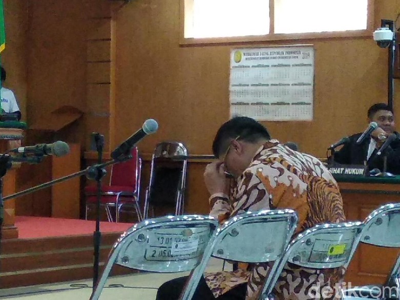 Vonis Bupati Cirebon Ungkap Keterlibatan Ajudan yang Cari Untung Vonis Bupati Cirebon Ungkap Keterlibatan Ajudan yang Cari Untung