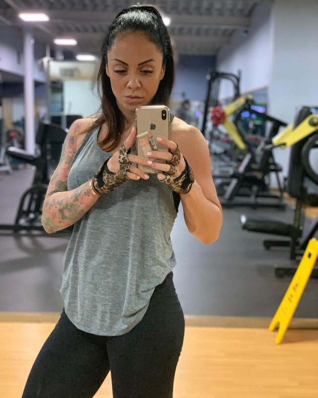 Wanita 36 tahun itu pun tampaknya tak masalah dengan berbagai komentar yang didapatnya karena pernyataan tersebut. Ia mengaku punya kulit tebal dan selera humor sehingga tak ambil pusing. Foto: Instagram @miss_jenna_thompson