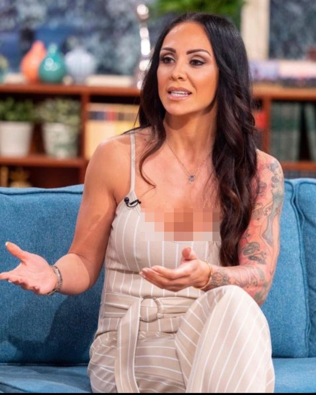 Aku pikir ego mereka (para pria) terluka. Aku tidak tahu mengapa dan mereka juga tak tahu aku. Mereka bilang, aku tidak sebegitu cantik atau bagaimana kamu bisa punya kepribadian dangkal. Aku punya kepribadian yang cukup berlawanan dengan dangkal, katanya. Foto: Instagram @miss_jenna_thompson