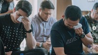 Ia mengatakan bahwa tetes air mata itu untuk para saudara, yakni umat muslim. Dok. Instagram/ariekuntung