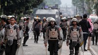 Sejumlah polisi dengan pengamanan lengkap bersiaga menjaga keamanan di sekitar Asrama Brimob, Jakarta.