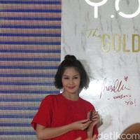 Tiga makeup ini yang bikin penampilan aku tetap terlihat natural. Karena aku lebih sukanya makeup natural untuk sehari-hari, ungkap gadis 19 tahun itu dalam peluncuran produk terbaru Y.O.U seri The Gold One di Rumah Maroko, Jakarta Pusat, Selasa (21/5/2019).  Foto: Kiki Oktaviani/Wolipop