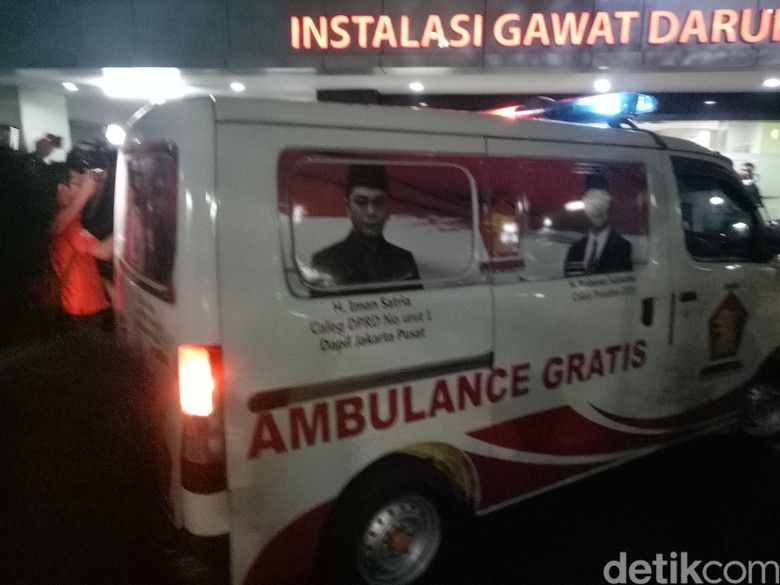 Ambulans PMI hingga Gerindra Antar Korban Rusuh ke RS Tarakan Ambulans PMI hingga Gerindra Antar Korban Rusuh ke RS Tarakan