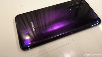   Adapun baterainya berkapasitas 4.000 mAh dengan SuperCharge 22,5W.  Foto: Fino Yurio Kristo/detikINET