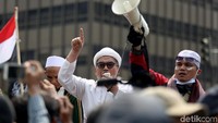Dalam aksi tersebut massa meminta calon presiden pilihan mereka Prabowo Subianto dimenangkan dalam Pilpres 2019.