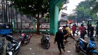 Disiram Heli Water Bombing, Massa di Petamburan Bakar Ban Lagi