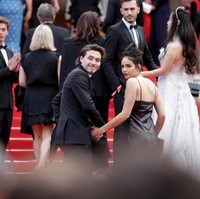 Brooklyn Beckham ikut eksis bersama para bintang Hollywood di Cannes Film Festival 2019. Perdana ke karpet merah festival film bergengsi itu, ia didampingi kekasihnya, Hana Cross, untuk menghadiri premier film Once Upon A Time In Hollywood di Palais des Festivals et de Congres, Cannes, Prancis, Selasa (21/5/2019). (Foto: Pascal Le Segretain/Getty Images)