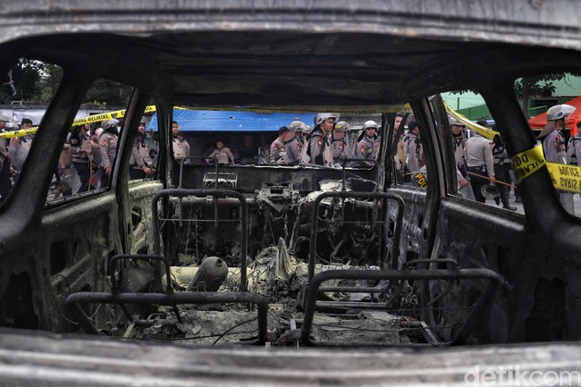 Berita Populer: Asuransi dan Servis Mobil Dibakar di Petamburan
