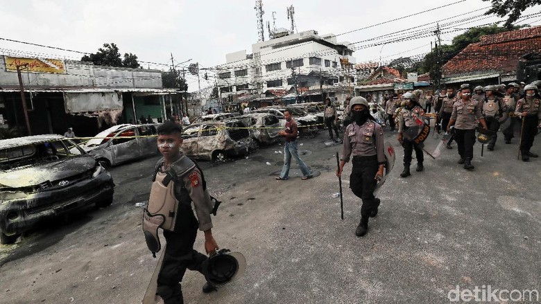 20 Polisi Terluka Saat Pengamanan Aksi 21-22 Mei 20 Polisi Terluka Saat Pengamanan Aksi 21-22 Mei