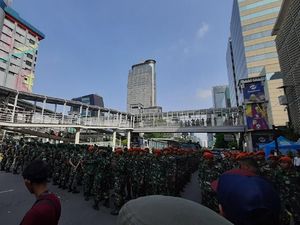 Personel TNI Mulai Siaga di Depan Bawaslu