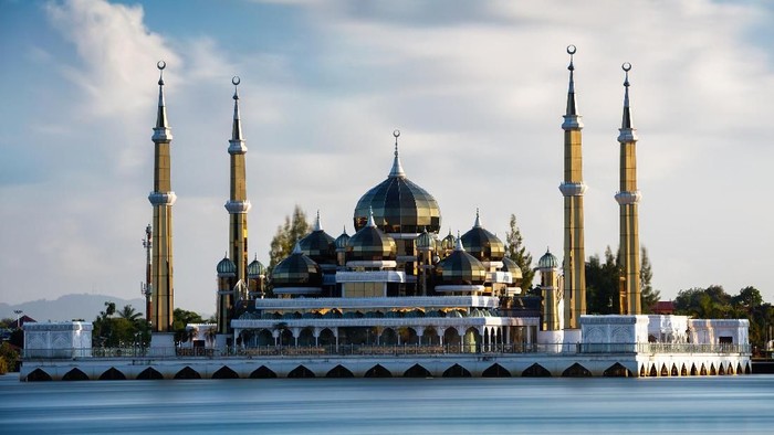 Masjid Kristal di Malaysia Crystal mosque on sunset in malaysia