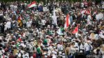 Bendera Merah Putih Raksasa Dibentangkan Massa Aksi 22 Mei