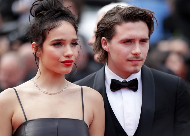 Brooklyn dan Hana sudah setahun lebih berpacaran sejak bertemu di Fashion Awards 2018. Penampilannya di Cannes ini semakin membuktikan hubungan mereka yang makin kasmaran. (Foto: Pascal Le Segretain/Getty Images)