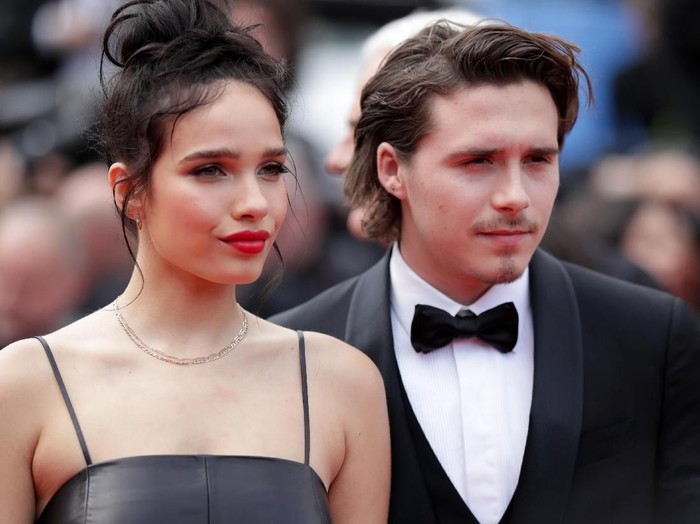 Hana Cross dan Brooklyn Beckham (Foto: Pascal Le Segretain/Getty Images) Hana Cross dan Brooklyn Beckham (Foto: Pascal Le Segretain/Getty Images)