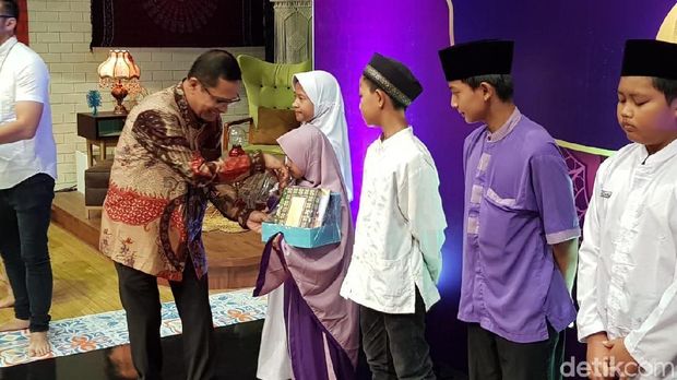 Transmedia Bukber Anak Yatim, Yayasan Muslim Sinar Mas Wakafkan Alquran