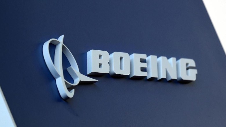 FILE PHOTO: The Boeing logo is pictured at the Latin American Business Aviation Conference & Exhibition fair (LABACE) at Congonhas Airport in Sao Paulo, Brazil, Aug. 14, 2018. REUTERS/Paulo Whitaker/File Photo
