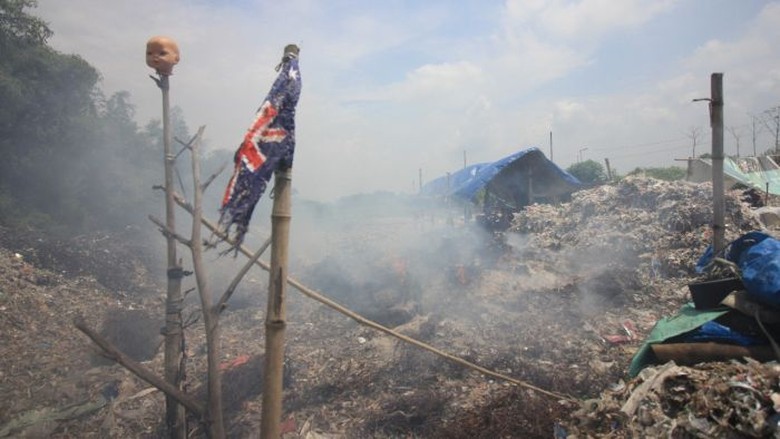 Malaysia Kembalikan Sampah Plastik ke Negara Asalnya Malaysia Kembalikan Sampah Plastik ke Negara Asalnya