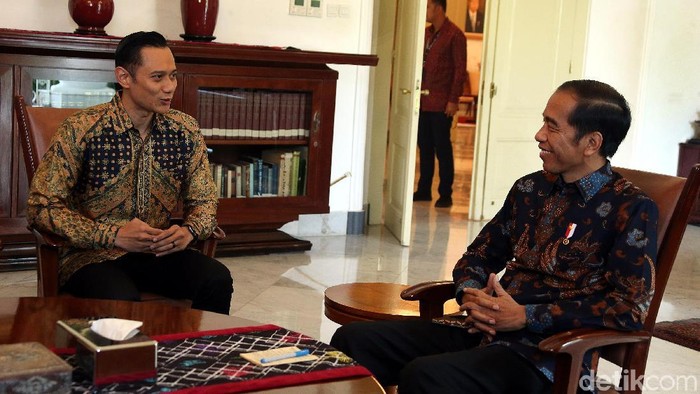 Komandan Satuan Tugas Bersama (Kogasma) Partai Demokrat Agus Harimurti Yudhoyono (AHY) tiba bertemu Presiden Joko Widodo (jokowi), di Istana Kepresidenan Bogor, Rabu (22/05/2019).
AHY tampak memasuki Kompleks Istana Kepresidenan Bogor, Jawa Barat, Rabu (22/5/2019) pukul 08.52 WIB.