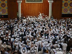 Tiba di Az-Zikra, Lantunan Zikir Sambut Jenazah Ustaz Arifin Ilham