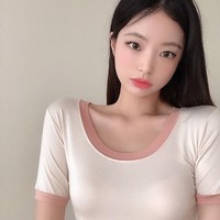 Wanita bernama Kang Lee Seul belakangan jadi perbincangan. Wanita yang sering jadi model untuk online shop tersebut disebut-sebut mirip dengan idol Korea Jennie Blackpink. Foto: Instagram