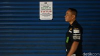 Pasar Tanah Abang hingga kini masih tutup untuk sementara waktu imbas terjadinya bentrok antara massa dan polisi dalam aksi 22 Mei pada Rabu (22/5/2019) kemarin.