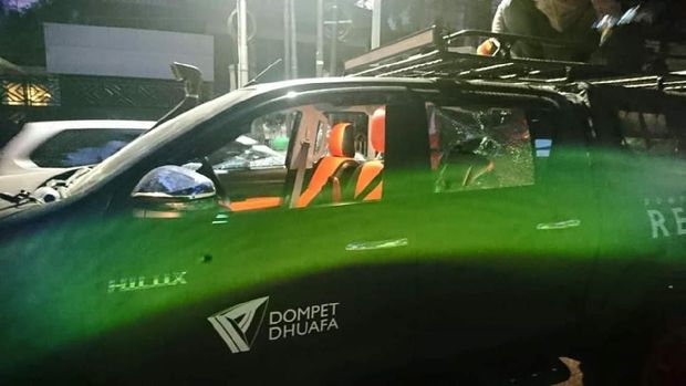 Mobil operasional Dompet Dhuafa dirusak saat aksi 22 Mei