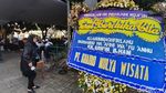 Karangan Bunga Penuhi Masjid Sambut Jenazah Ustaz Arifin Ilham