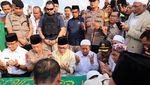 Momen Kapolri, Anies, hingga Zulhas Doakan Jenazah Arifin Ilham