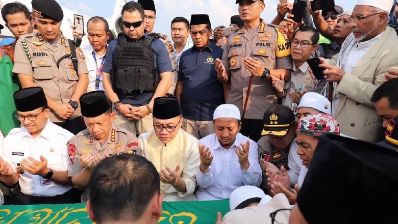 Usai Disalatkan, Ustaz Arifin Ilham Dilepas dengan Takbir Usai Disalatkan, Ustaz Arifin Ilham Dilepas dengan Takbir