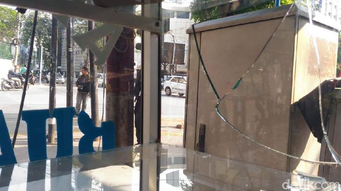 Foto: Warung PKL di Jalan Sabang Setelah Dijarah Perusuh 22 Mei (Puti Aini Yasmin/detikFinance) Foto: Warung PKL di Jalan Sabang Setelah Dijarah Perusuh 22 Mei (Puti Aini Yasmin/detikFinance)