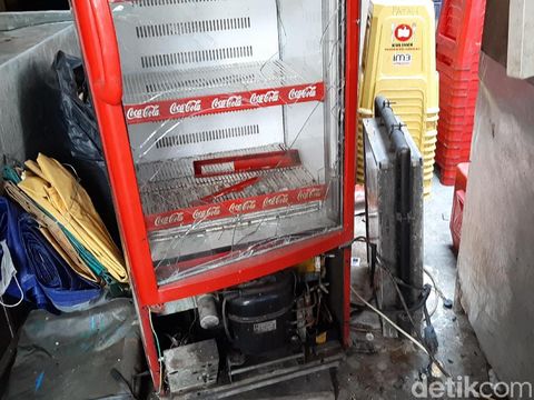 Kotak pendingin penyimpan minuman dibobol