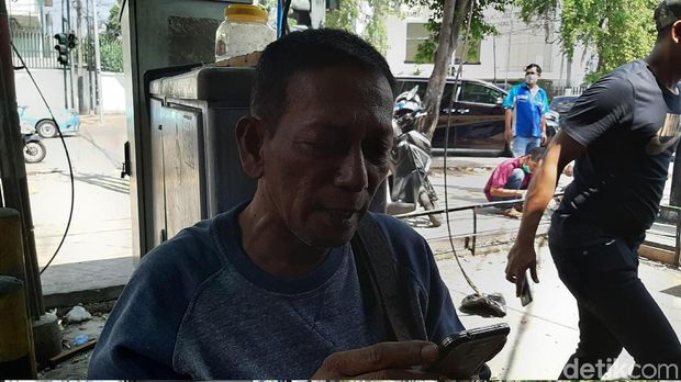 Rajab, sang pemilik warung kopi cerita soal penjarahan yang dialaminy