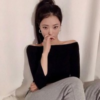 Kang Lee Seul pun terlihat paling mirip dengan Jennie Blackpink saat menguncir tinggi rambutnya. Foto: Instagram