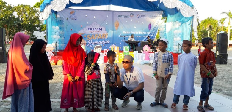 Hadir untuk Negeri, Antam Beri Bingkisan untuk 1.000 Anak Yatim Hadir untuk Negeri, Antam Beri Bingkisan untuk 1.000 Anak Yatim