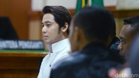 Dalam persidangan tersebut terungkap fakta-fakta baru seperti Hilda dan Kriss yang menikah. Pool/Ismail/detikFoto.
