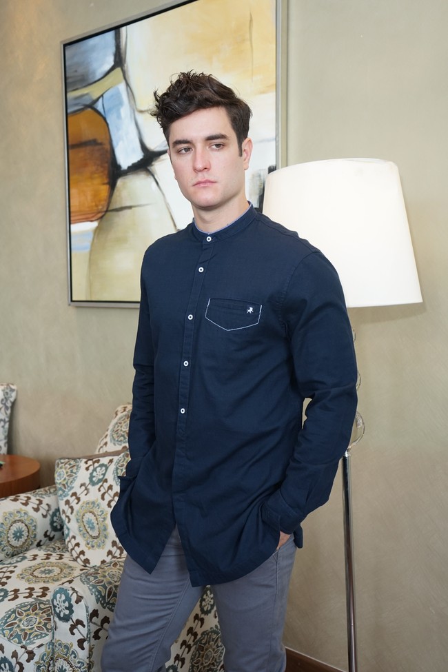 Lois Jeans menawarkan pilihan baju koko untuk dipakai selama bulan Ramadhan atau Hari Lebaran. Opsinya pun kasual sehingga menarik untuk dipakai di kesempatan lain. Salah satunya yang dapat dipertimbangan adalah Kemeja Koko KL993LNV berikut yang sedang diskon dari Rp 399 ribuan menjadi Rp 279 ribuan berikut. Foto: Lois Jeans