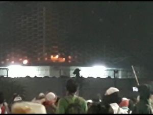 Gedung Bawaslu Sempat Terbakar, Diduga Dilempar Molotov