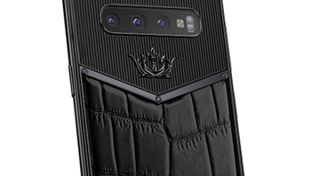 Selain Galaxy Fold, Caviar juga membuat modifikasi dari ponsel flagship samsung lainnya, yakni Galaxy S10. Black Edition Leather ini dibanderol USD 4.960, atau sekitar Rp 71 juta. Foto: Caviar