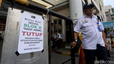 Satpam Hingga Satpol PP Berjaga di Pasar Tanah Abang