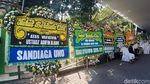 Karangan Bunga Penuhi Masjid Sambut Jenazah Ustaz Arifin Ilham
