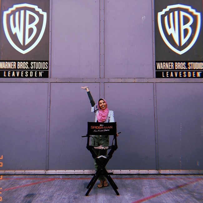 Wanita berdarah India itu rupanya adalah seorang model di bawah agency BAME Models. Meski tidak mengungkap tokoh yang dimainkan dalam film Spiderman: Far From Home, Zoha terlihat sangat antusias memerankan karakter spesial itu. Foto: Instagram/Zoha_purplemush