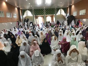 Jenazah Bertolak dari Halim dan Penantian Para Pelayat
