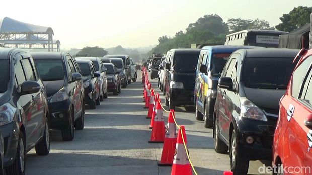 GT Kalihurip Utama Resmi Beroperasi, Kendaraan Terjebak Macet