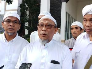 Sebelum Dibawa ke Bogor, Jenazah Arifin Ilham Disalatkan di Masjid Penang