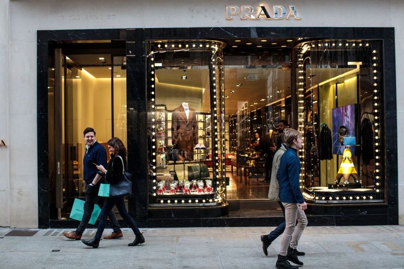 NEW YORK, NY - JANUARY 26: Luxury bags are displayed in a store along Broadway on January 26, 2018 in New York City. The Commerce Department said on Friday that the economy grew solidly for a third straight quarter late last year on strong consumer spending and business investment. The nation's gross domestic product increased at a seasonally adjusted annual rate of 2.6%.  (Photo by Spencer Platt/Getty Images)