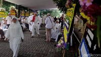 Jenazah Ustaz Arifin Ilham rencananya akan disalatkan di dua tempat di Bogor, yaitu di Az-Zikra, Sentul dan Az-Zikra Gunung Sindur, lalu kemudian dimakamkan di sana.