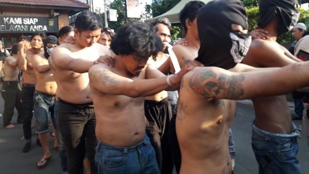 Sebagian perusuh bertato.