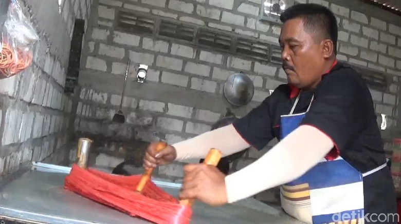 Jajanan Rambut Nenek Produksi Desa Ini Digemari Hingga ke Arab Saudi Jajanan Rambut Nenek Produksi Desa Ini Digemari Hingga ke Arab Saudi