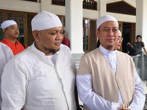 Ada Peziarah Rambut Nabi, Opick Tak Bisa Ikut Kebumikan Ustaz Arifin Ilham