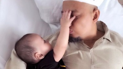 Momen Indah Ustaz Arifin Ilham Bersama Keluarga